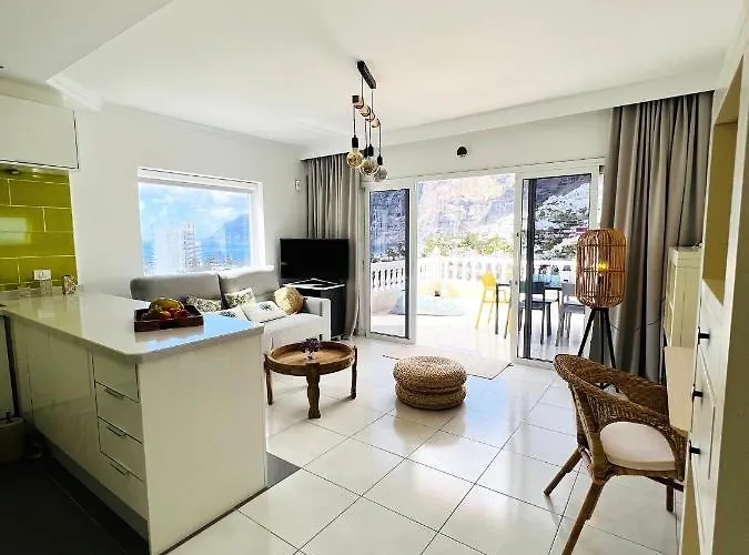 דירה Luxury Penthouse With Breathtaking Views And Huge Private Terraces